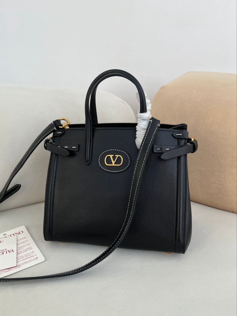 bolsos de lujo mujer Valentino Antibes Small Shopping Bag in Black Leather 3 bolsos de lujo mujer Valentino Antibes Small Shopping Bag in Black Leather - Image 3