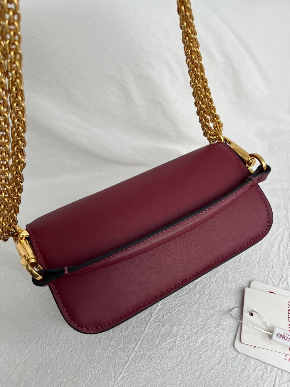 bolsos de lujo mujer Valentino Loco Small Shoulder Bag in Bordeaux Calfskin With Jewel Logo 3 bolsos de lujo mujer Valentino Loco Small Shoulder Bag in Bordeaux Calfskin With Jewel Logo - Image 3