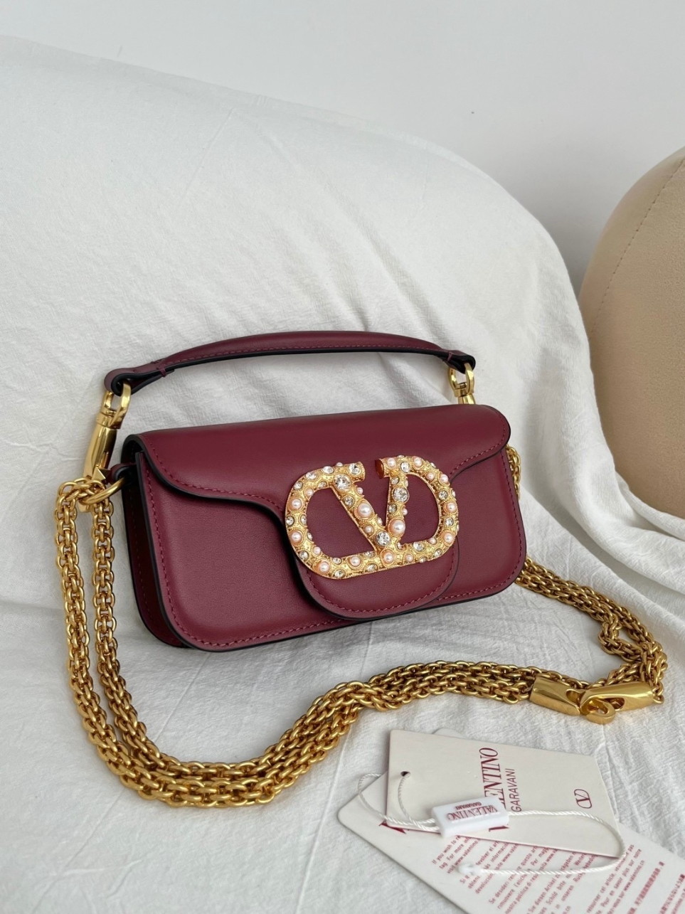 bolsos de lujo mujer Valentino Loco Small Shoulder Bag in Bordeaux Calfskin With Jewel Logo 8 bolsos de lujo mujer Valentino Loco Small Shoulder Bag in Bordeaux Calfskin With Jewel Logo - Image 8